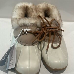 NWT Sperry Techwave/Rainwave, Water Resistant, No-Slip Winter Shoes.